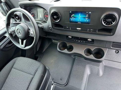 Used 2024 Mercedes-Benz Sprinter 2500 image 11