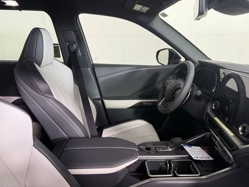 New 2026 Lexus TX 500h AWD image 31