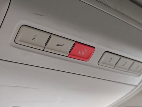 Used 2018 Volkswagen Atlas SEL Premium image 18