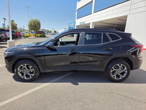 Used 2024 Chevrolet Trax LT w/ Driver Confidence Package FWD image 3
