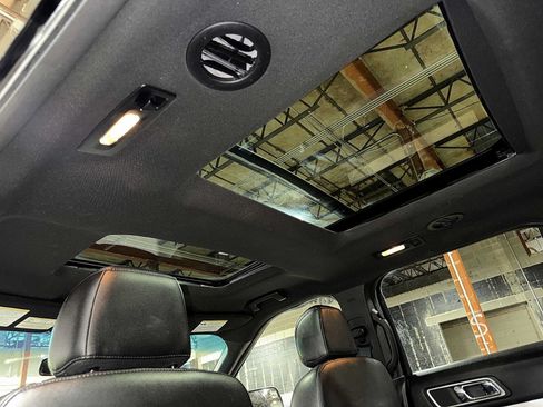 Used 2016 Ford Explorer XLT w/ Equipment Group 202A AWD/4WD image 25