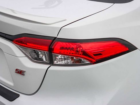 Used 2022 Toyota Corolla SE w/ Carpet Mat Package (TMS) image 8