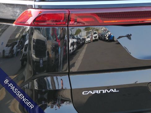 Used 2024 Kia Carnival EX FWD image 7