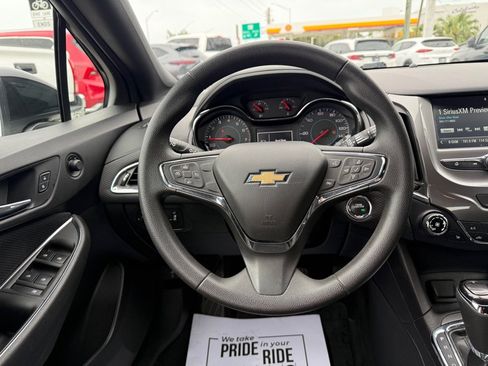 Used 2018 Chevrolet Cruze LT image 10