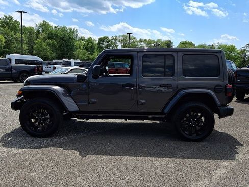 Used 2025 Jeep Wrangler Unlimited Sahara w/ Safety Group AWD/4WD image 7