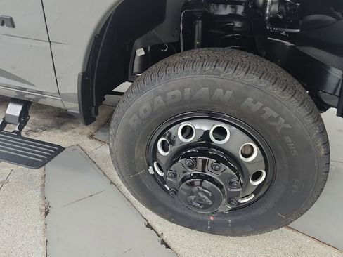 New 2026 RAM 3500 Laramie AWD/4WD image 25