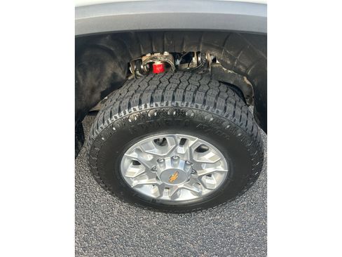 Used 2025 Chevrolet Silverado 2500 LT AWD/4WD image 8