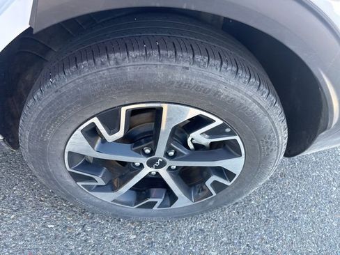 Used 2024 Kia Sportage EX image 19