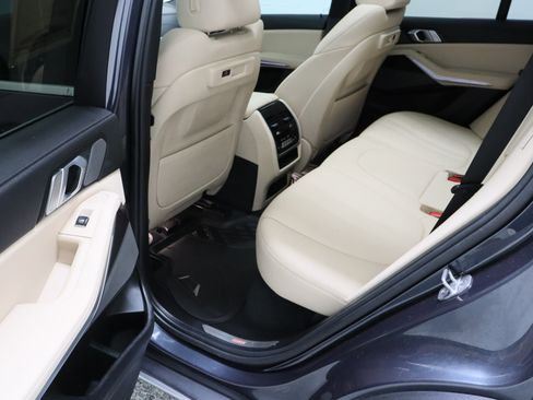 Used 2021 BMW X5 sDrive40i w/ Premium Package image 32