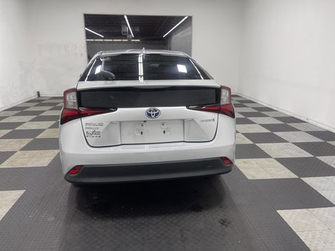 Used 2019 Toyota Prius LE image 3