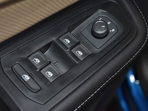 New 2025 Volkswagen Atlas Cross Sport SE AWD/4WD image 4