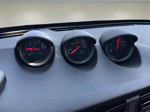 Used 2024 Nissan Z Performance w/ Heritage Edition RWD image 13