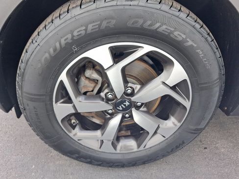 Used 2020 Kia Sportage LX image 11