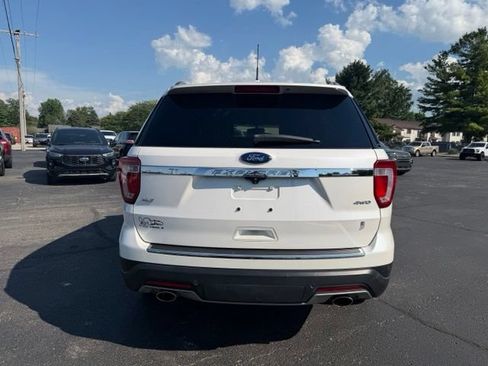 Used 2018 Ford Explorer XLT w/ Equipment Group 202A AWD/4WD image 14