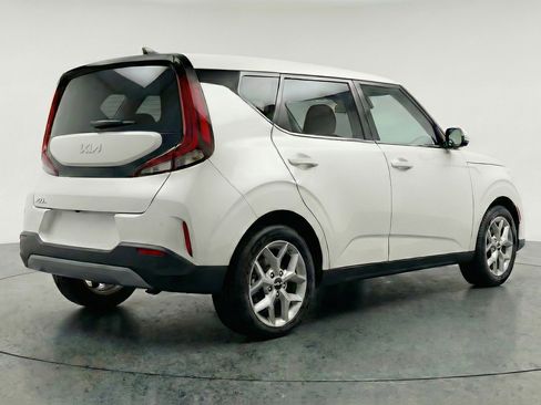 Used 2025 Kia Soul LX w/ LX Technology Package FWD image 9