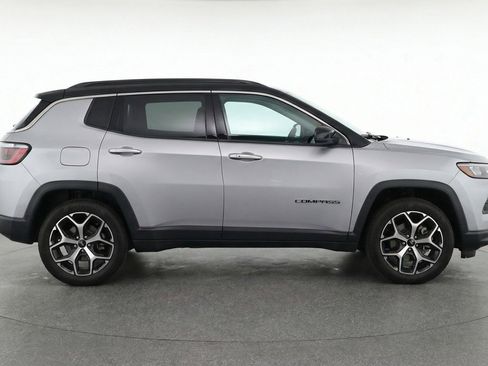 Used 2025 Jeep Compass Limited AWD/4WD image 11