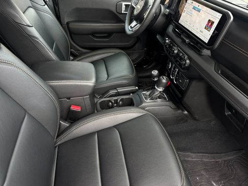Used 2024 Jeep Wrangler Unlimited Sahara AWD/4WD image 22