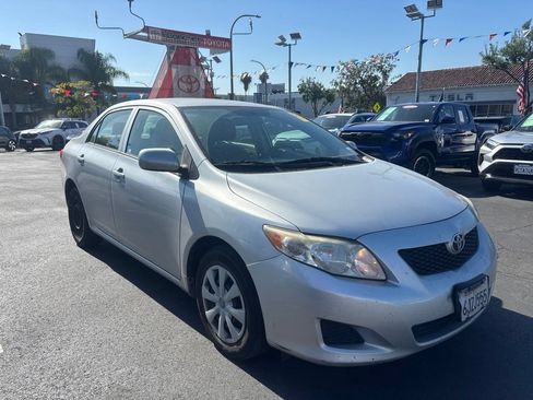 Used 2010 Toyota Corolla LE FWD image 2