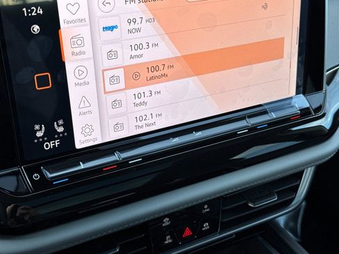 Used 2025 Volkswagen Atlas Peak Edition SE image 19