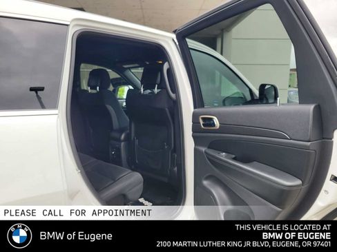 Used 2017 Jeep Grand Cherokee Laredo AWD/4WD image 14