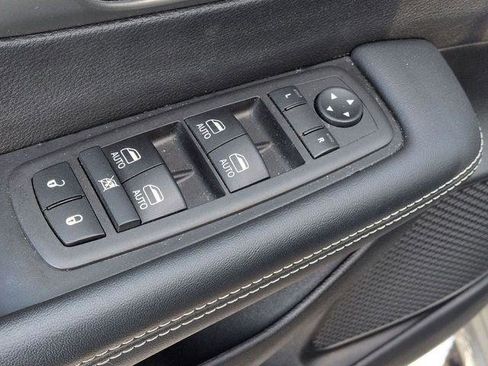 Certified 2025 Chrysler Pacifica Select image 15