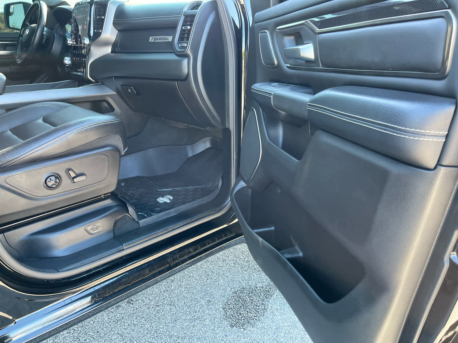 Used 2020 RAM 1500 Rebel w/ Rebel Level 2 Equipment Group AWD/4WD image 32