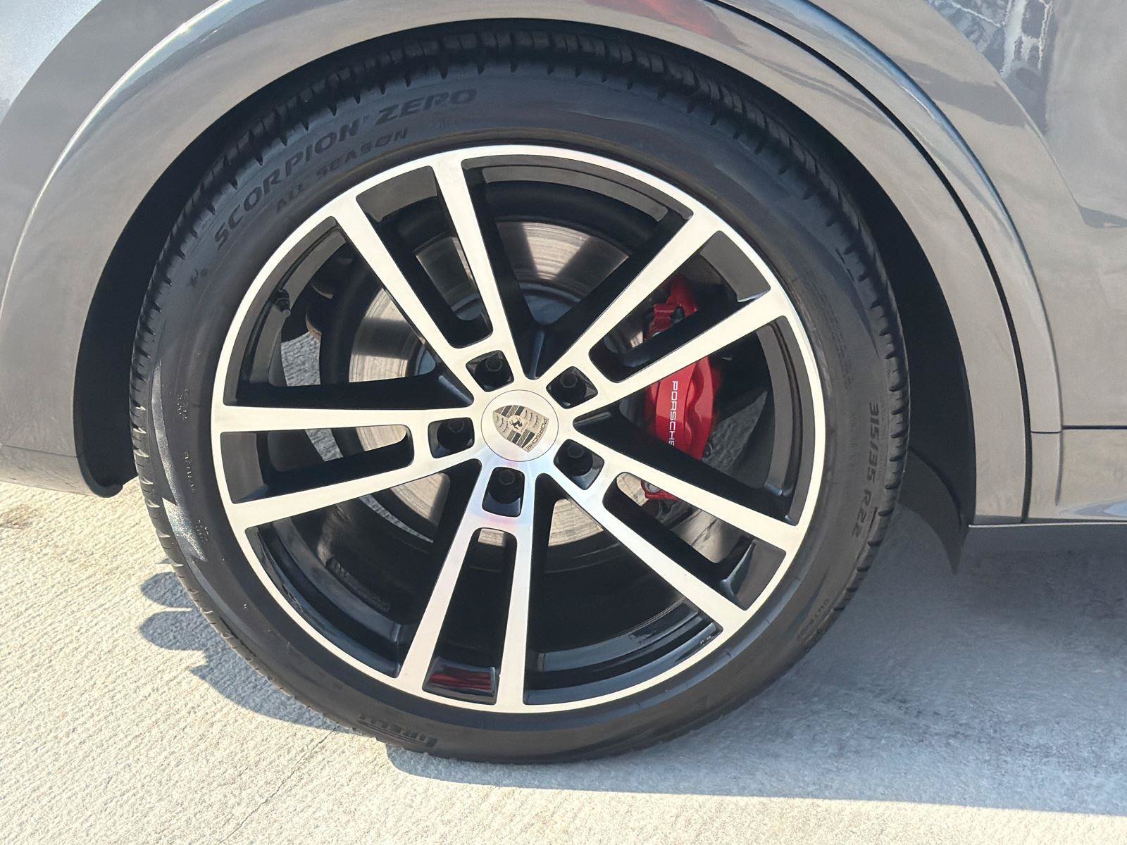 Used 2024 Porsche Cayenne S AWD/4WD image 17