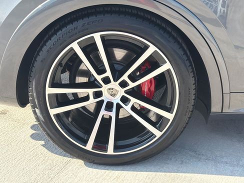 Used 2024 Porsche Cayenne S AWD/4WD image 17