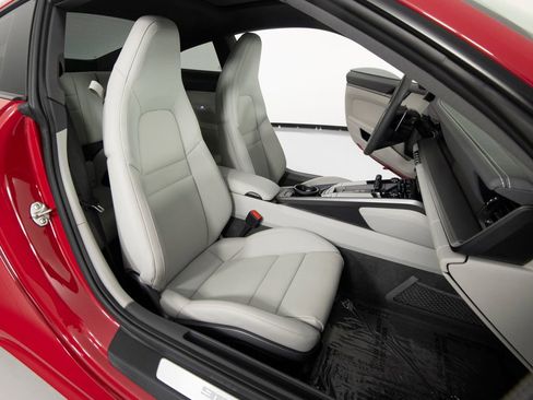 Certified 2024 Porsche 911 Carrera RWD image 36
