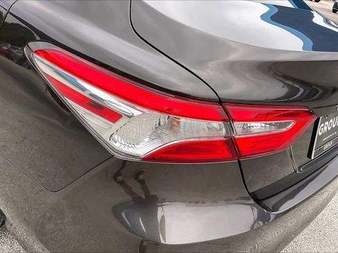 Used 2018 Toyota Camry LE FWD image 28