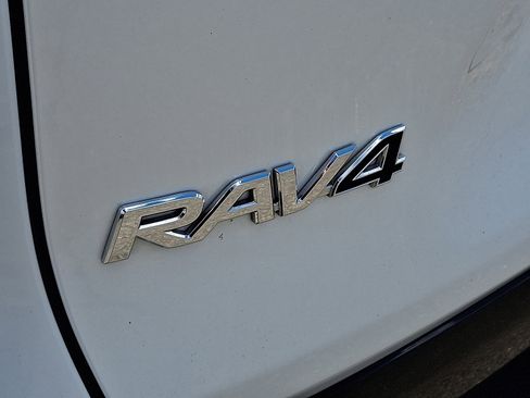 Used 2023 Toyota RAV4 SE w/ SE Grade Weather Package AWD/4WD image 31
