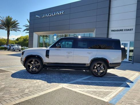 New 2026 Land Rover Defender 130 X-Dynamic SE AWD/4WD image 2