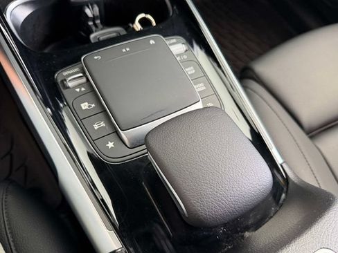 Used 2023 Mercedes-Benz GLB 250 4MATIC image 29