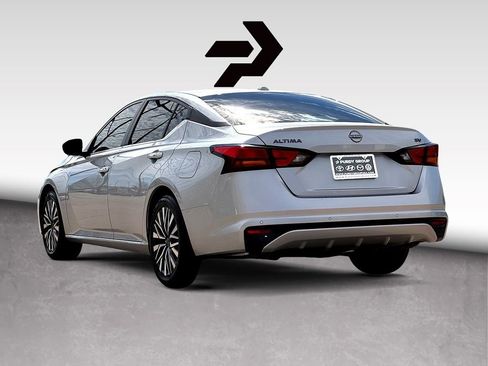 Used 2024 Nissan Altima 2.5 SV image 6