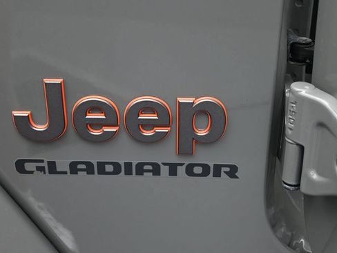 Used 2021 Jeep Gladiator Mojave w/ Cold Weather Group AWD/4WD image 19