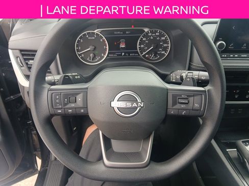 Used 2025 Nissan Rogue S image 13