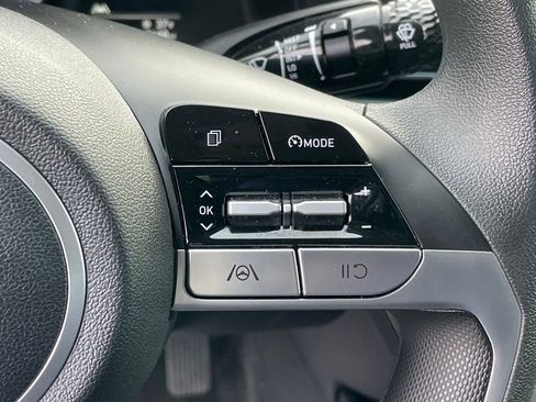 Used 2023 Hyundai Elantra SEL image 16