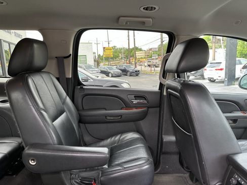 Used 2014 Chevrolet Suburban LT w/ Luxury Package AWD/4WD image 16