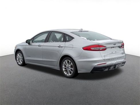 Certified 2019 Ford Fusion SE image 4