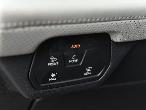 Used 2025 Volkswagen Atlas Peak Edition SE AWD/4WD image 10