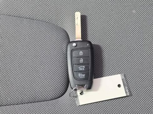 Used 2025 Hyundai Elantra SE FWD image 21
