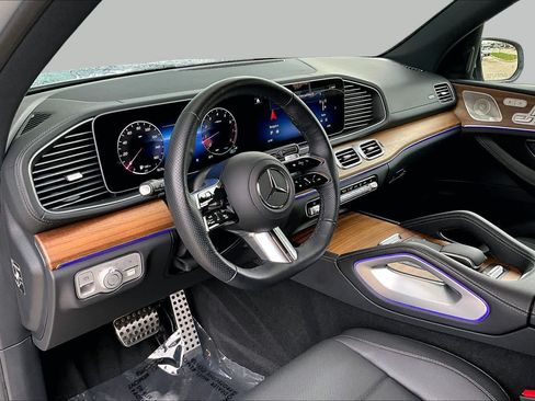 Used 2025 Mercedes-Benz GLS 450 4MATIC w/ AMG Line Exterior image 16