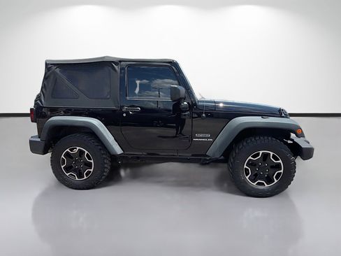 Used 2017 Jeep Wrangler Sport w/ Connectivity Group AWD/4WD image 2