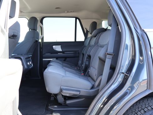 Used 2025 Ford Expedition Active image 29