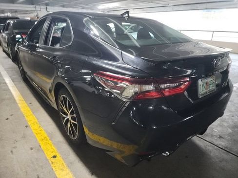 Used 2021 Toyota Camry SE FWD image 3