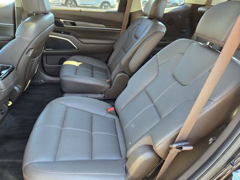 Certified 2022 Kia Telluride SX w/ Towing Package image 12