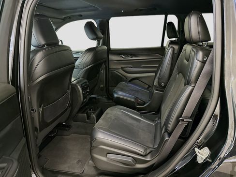 Used 2023 Jeep Grand Cherokee L Laredo image 29