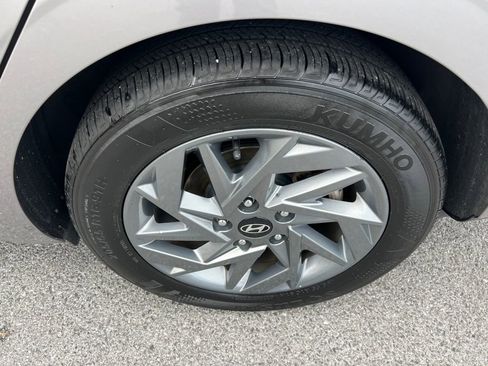 Used 2024 Hyundai Elantra SEL image 13