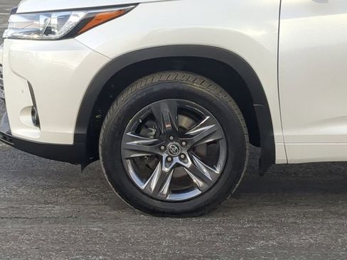 Certified 2018 Toyota Highlander Limited Platinum image 7