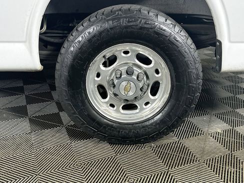 Used 2022 Chevrolet Express 2500 Extended image 33